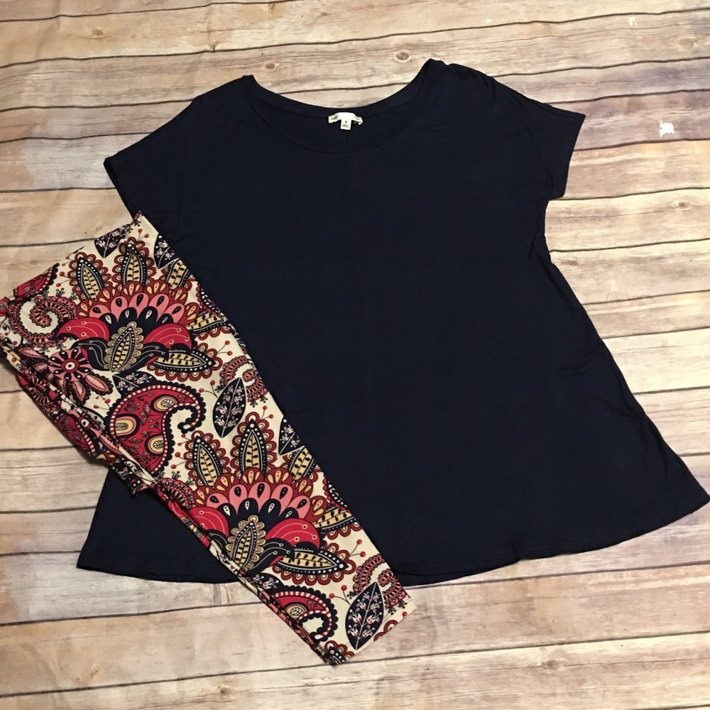 🎉 Navy Short Sleeve Crew Neck Top